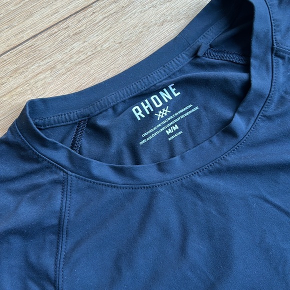 Rhone Reign Performance Black Short Sleeve Crew Neck Gym Active Shirt Mens Med - Picture 2 of 5